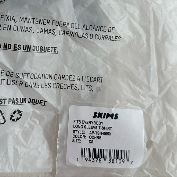 Skims Fits Everybody Long Sleeve T-shirt - Picture 5 of 5